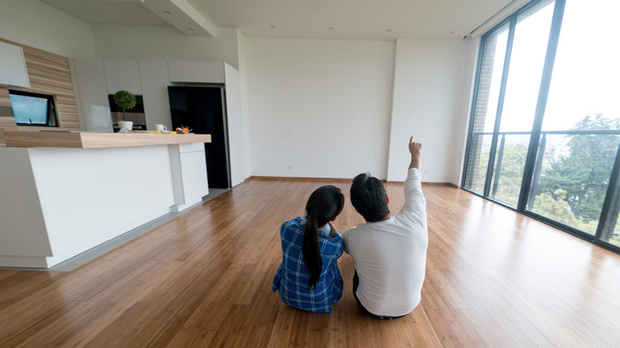 Couple dans son appartement