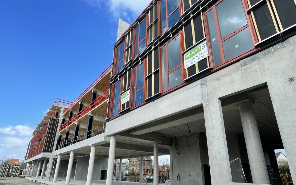 Les façades à ossature bois et poteaux BLC sur le chantier Bois Lilas - Lamotte