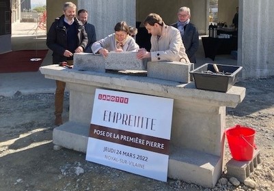 Pose de la première pierre d'Empreinte près de Rennes (35) - Lamotte