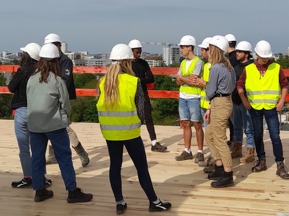 Chantier Bois Lilas - Visite des étudiants de l'INSA - Le plancher bois - Lamotte