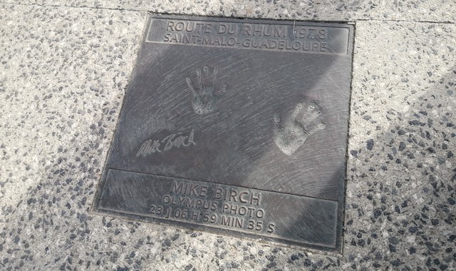 La plaque de Mike Birch à Saint-Malo, en tant que vainqueur de la Route du Rhum 1978 - Lamotte