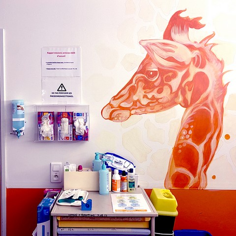 Fonds de dotation du CHU de Nantes - Fresque murale avec tête de girafe et pots de peinture - Lamotte