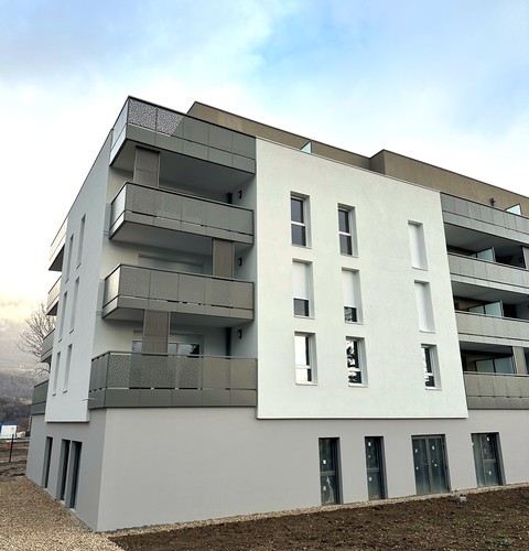 Livraison du programme immobilier neuf Villa Valse'rose à Valserhône (01) - Arrière de la résidence - Lamotte