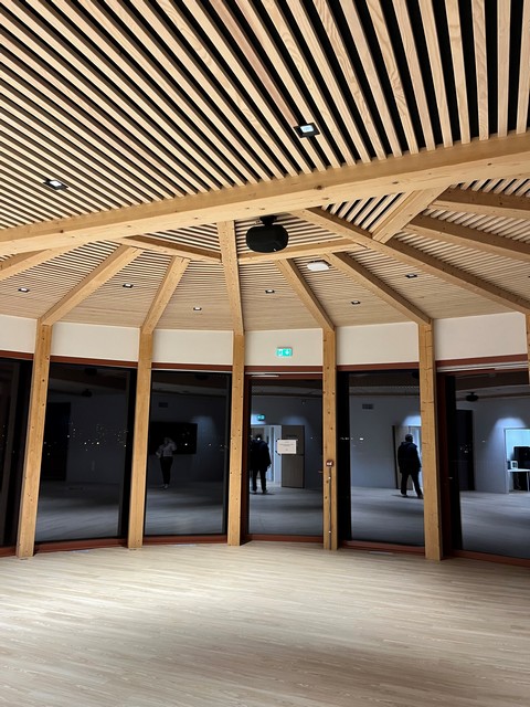 Le Bois Lilas - Visite des familles des collaborateurs - Salle de la Rotonde - Lamotte