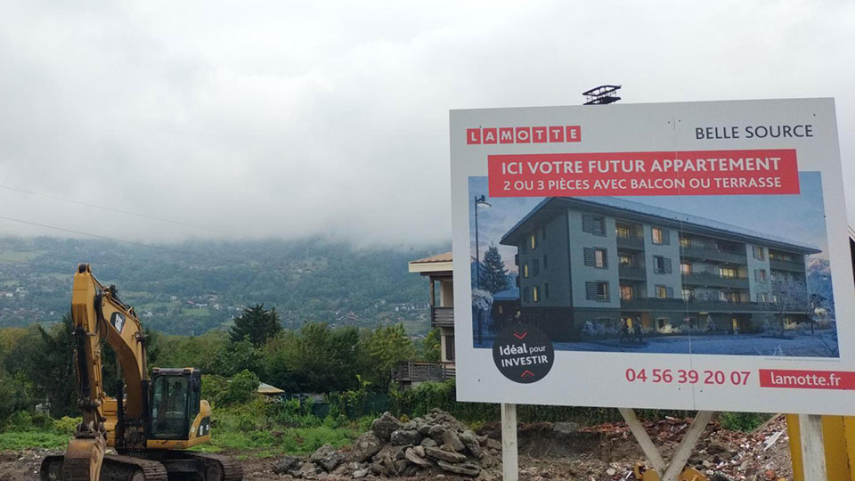 Programme immobilier neuf Belle Source à Saint-Gervais-les-Bains (74) - Travaux - Panneau d'affichage - Lamotte
