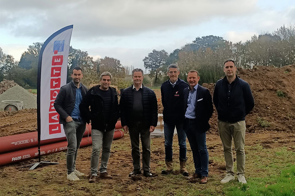 La Halte à Saint-Samson-sur-Rance (22) - Les acteurs du projet lors de la pose de première pierre - Lamotte Aménageur Lotisseur