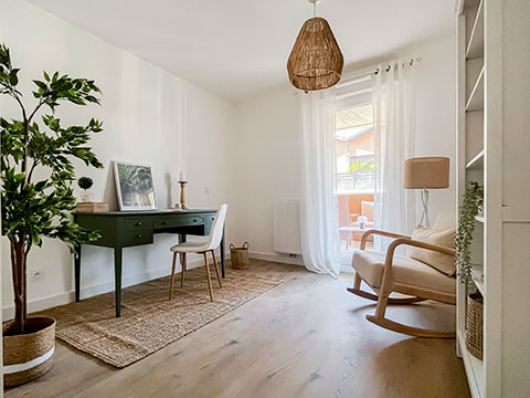 Livraison du programme immobilier neuf Villa Eugénie à Biscarrosse (40) - Bureau dans l'appartement témoin - Lamotte