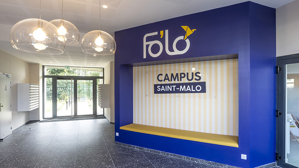 Série vidéo - Reportage sur Fo'lo Campus à Saint-Malo - Hall d'entrée de la résidence étudiante - Lamotte