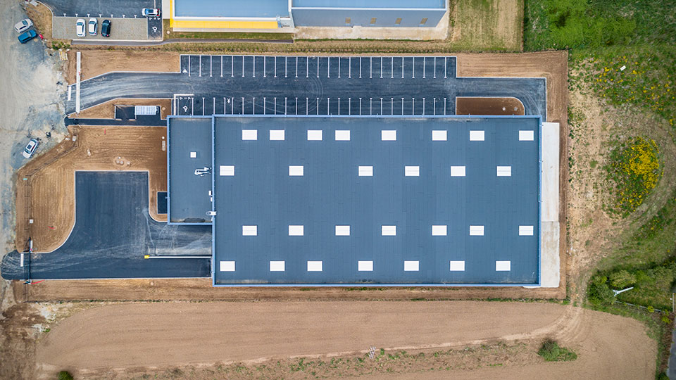 Référence - Spie à Morlaix / Saint-Martin-des-Champs (29) - Toiture vue de drone - Corétech / Groupe Lamotte