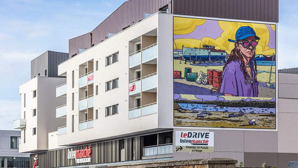Série vidéo - Reportage sur le programme immobilier neuf Le Grand Jardin à Saint-Malo - Vue d'angle avec la fresque murale - Lamotte