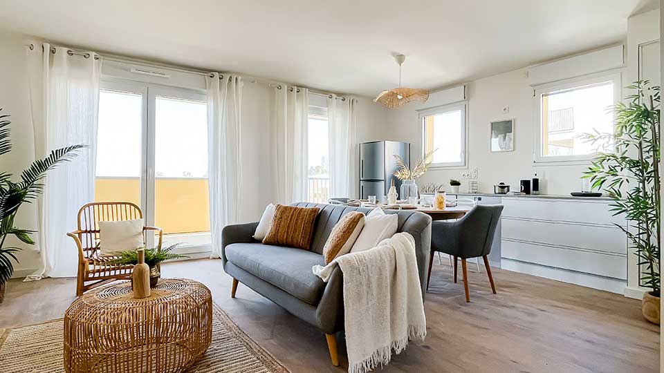Programme immobilier neuf Les Clairières Boisées à Chantepie (35) - Salon / Cuisine dans l'appartement témoin - Lamotte