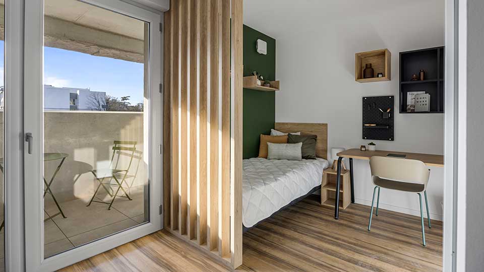 Résidence étudiante Climax à Angers (49) - Pièce d'un appartement avec vue sur espace extérieur - Lamotte