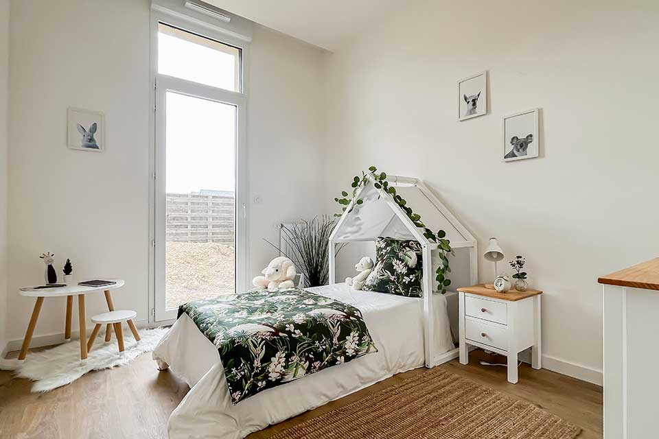 Programme immobilier neuf Les Clairières Boisées à Chantepie (35) - Chambre d'enfant dans l'appartement témoin - Lamotte