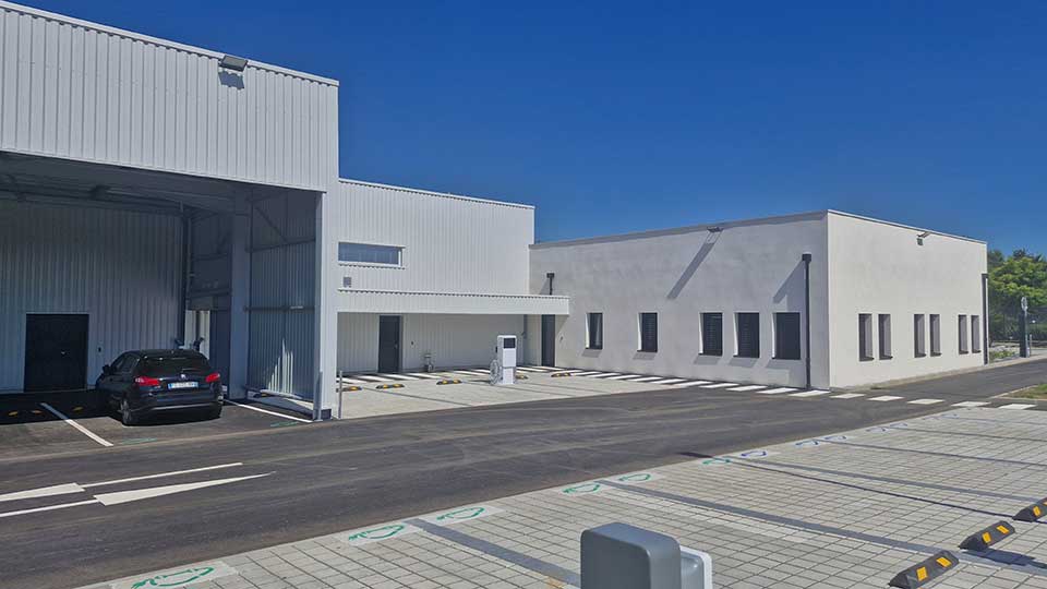Programme clé en main - Bureaux et locaux pour Enedis à Lécousse, près de Fougères (35) - Stationnement - Lamotte