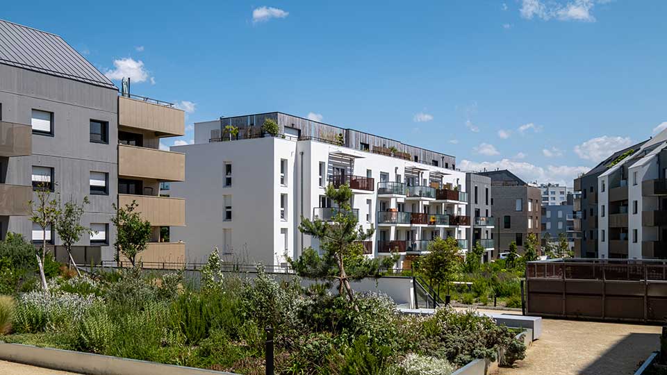 Programme immobilier neuf - Cours d'Allonville à Nantes (44) - Façade et terrasse végétalisée - Lamotte
