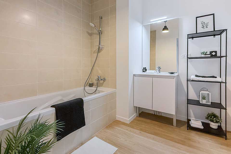 Programme immobilier neuf Terra Serena à Pont-Péan (35) - Salle de bains dans l'appartement témoin - Lamotte