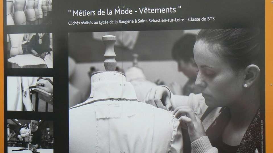Programme immobilier neuf - Square Petit Anjou à Saint-Sébastien-sur-Loire (44) - Exposition sur palissade - "Métiers de la Mode - Vêtements"- Lamotte