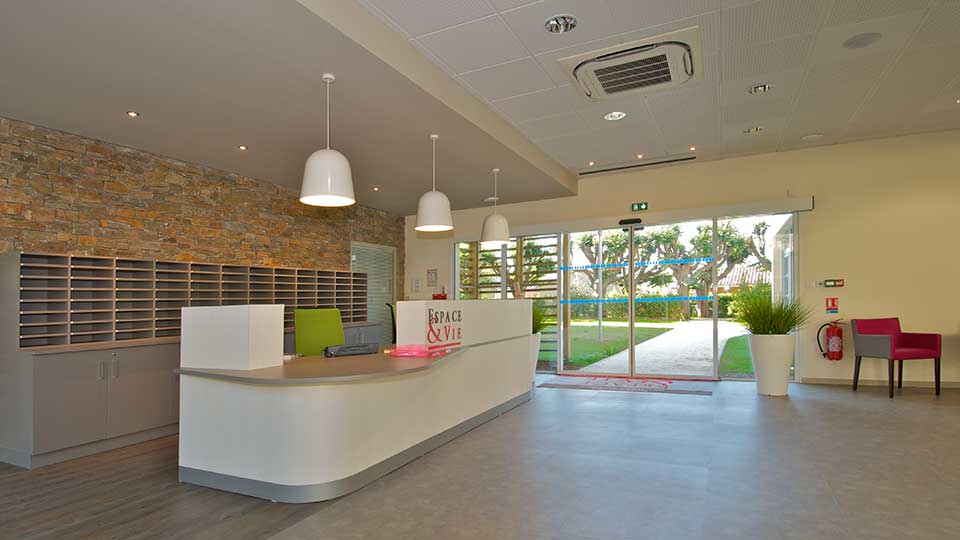 Résidence services seniors - Le Clos des Tilleuls à Niort (79) - Hall d'accueil - Lamotte