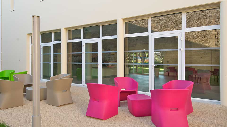 Résidence services seniors - Le Clos des Tilleuls à Niort (79) - Terrasse extérieure - Lamotte