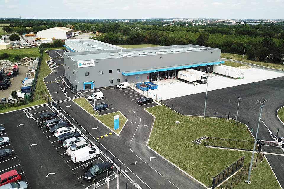 Bâtiment logistique clé en main - Chronopost à Niort (79) - Parking - Corétech / Lamotte