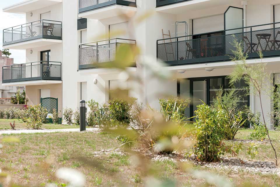 Programme immobilier neuf - Villas Tilia à Aytré (17) - Entrée de la résidence - Lamotte