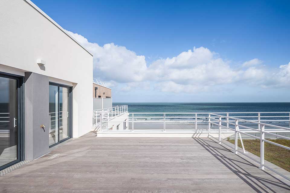 Programme immobilier neuf - Panorama à Plérin (22) - Terrasse avec vue mer - Lamotte