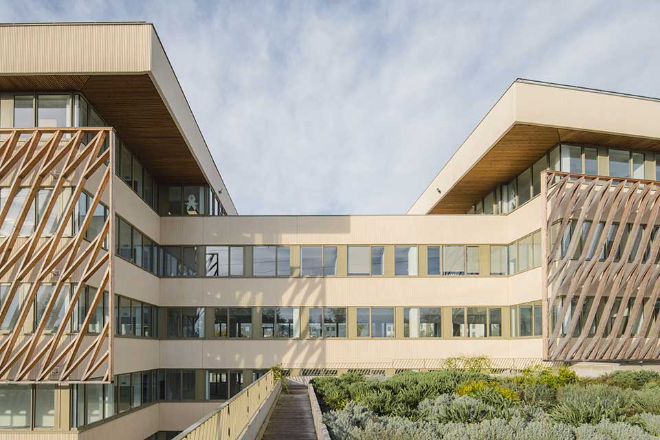 Programme immobilier tertiaire - JFK à Mérignac (33) - Ilot paysager à l'entrée du bâtiment - Lamotte