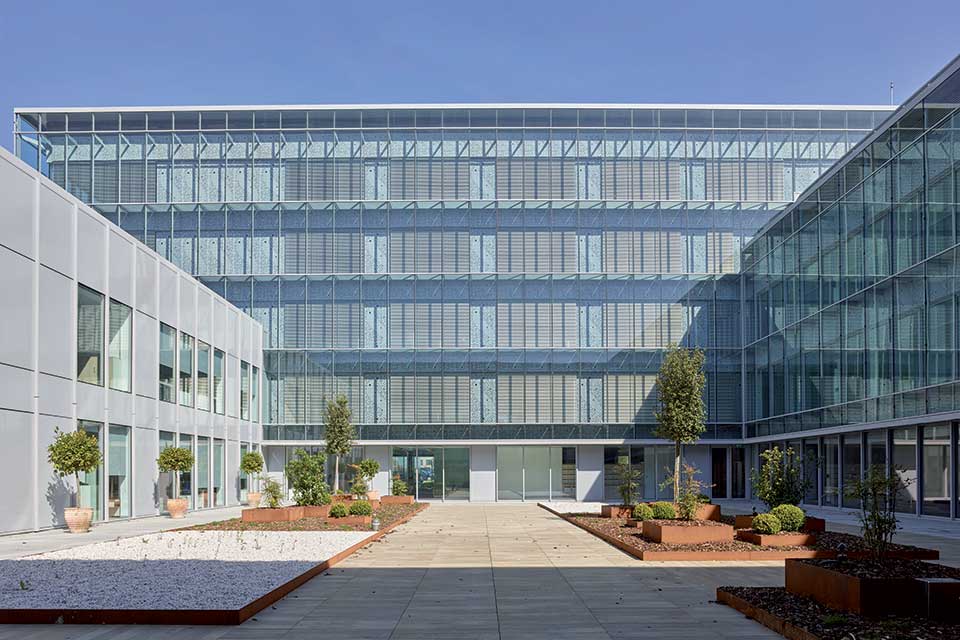 Programme immobilier tertiaire - Polaris à Saint-Grégoire (35) - Cour intérieure / Patio paysager - Lamotte