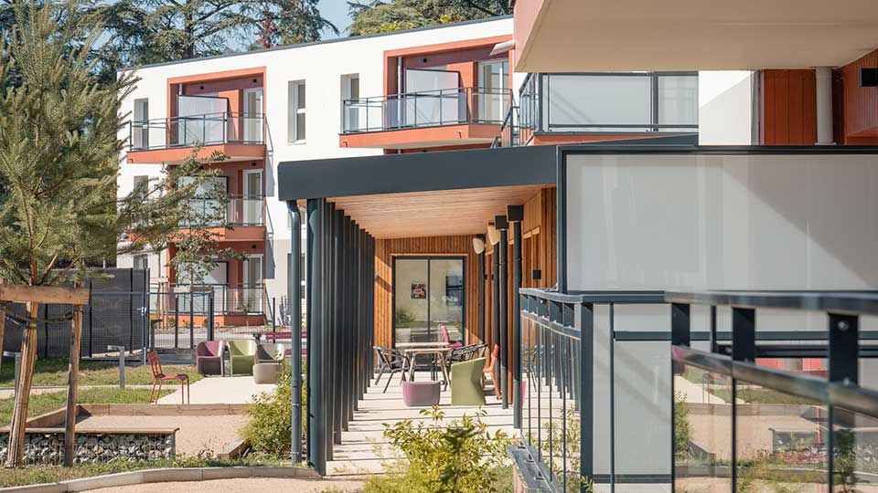 Résidence services seniors - Les Jardins de Bouthéon à Andrézieux-Bouthéon (42) - Terrasse extérieure - Lamotte