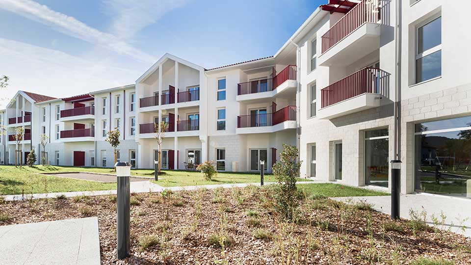 Résidence services seniors - Herri Erdian à Cambo-les-Bains (64) - Façade - Lamotte