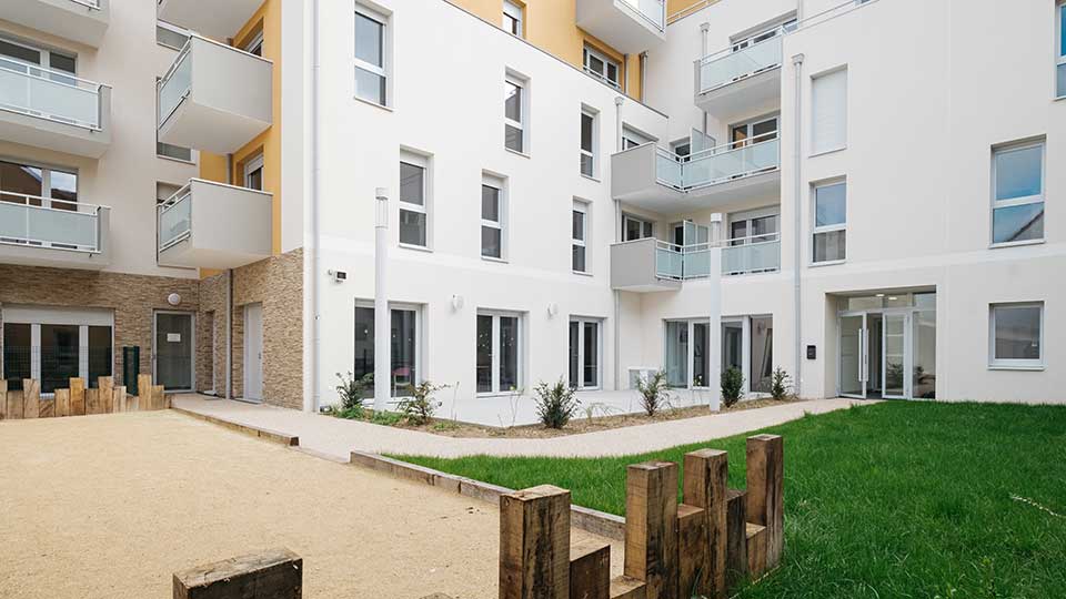 Résidence services seniors - Les Allées du Vexin à Meulan-en-Yvelines (78) - Ilot paysager - Lamotte