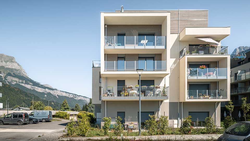 Résidence services seniors - L'Écrin du Mont-Blanc à Sallanches (74) - Vue de côté - Lamotte