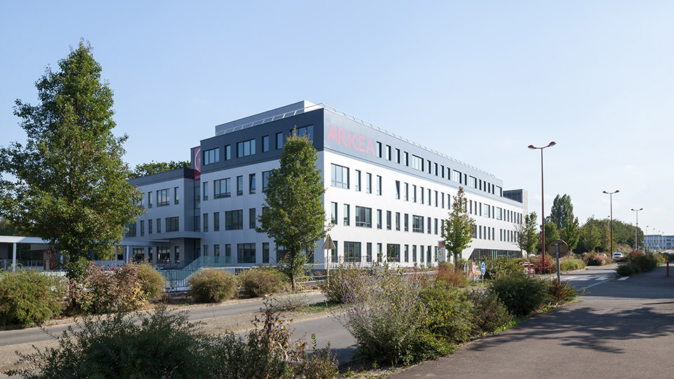 Programme immobilier tertiaire - Parc Edonia Y à Saint-Grégoire (35) - Siège d'Arkéa - Vue côté rue - Lamotte